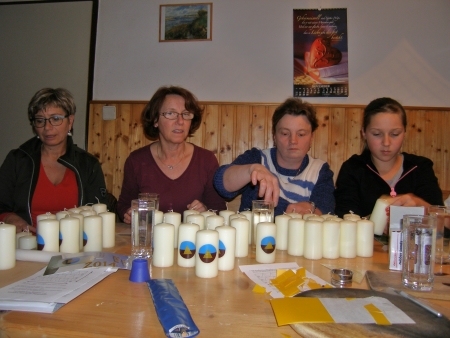Missionskerzenverzieren2014